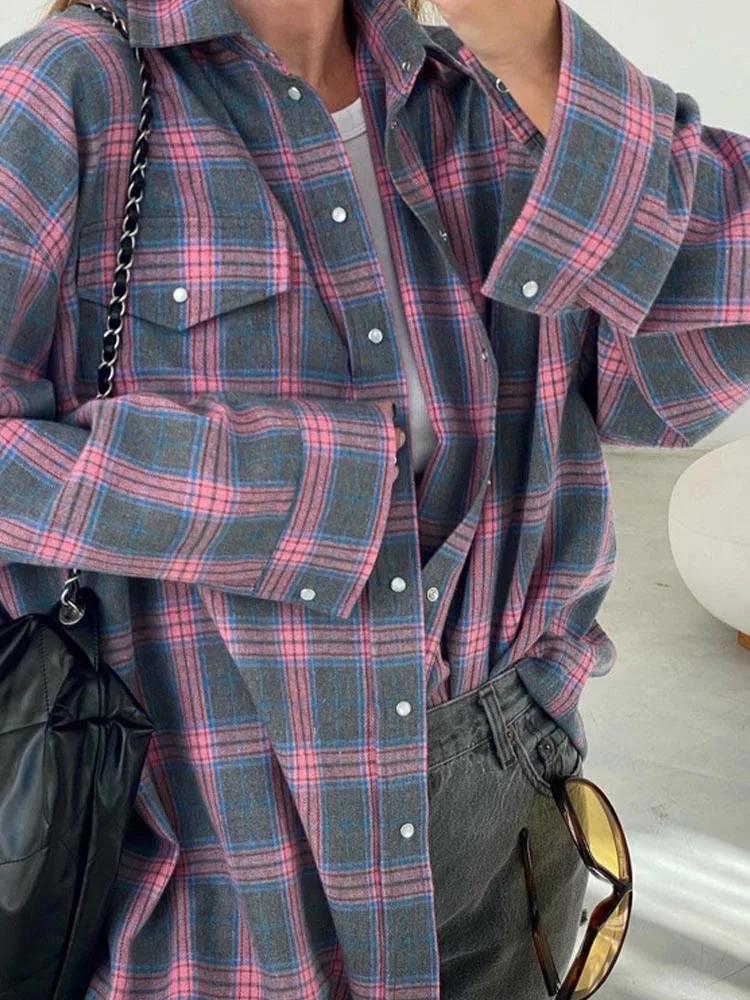 Retro style versatile lapel loose fitting shirt 2025 autumn plaid long sleeved pocket women's shirt